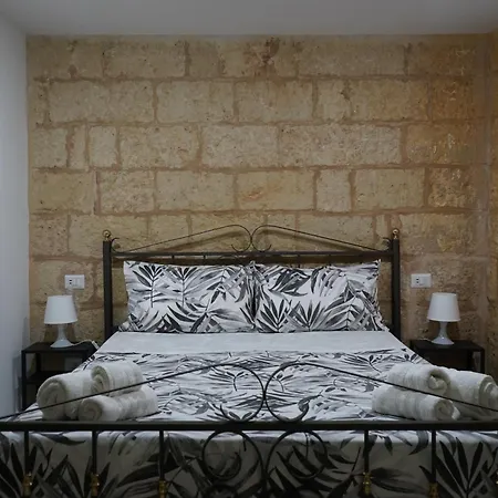 ゲストハウス Dimora Antomarti バーリ